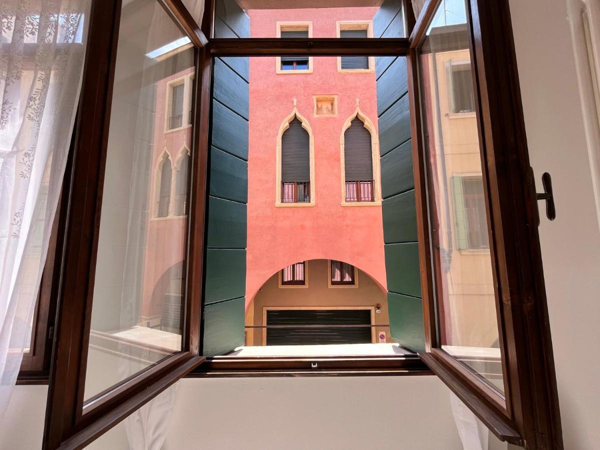 Appartamento Ai Portici Di Via Savonarola Padua Buitenkant foto